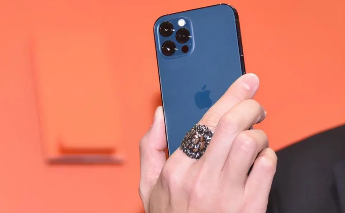 云溪苹果手机维修分享iPhone12系列重启方法教程 